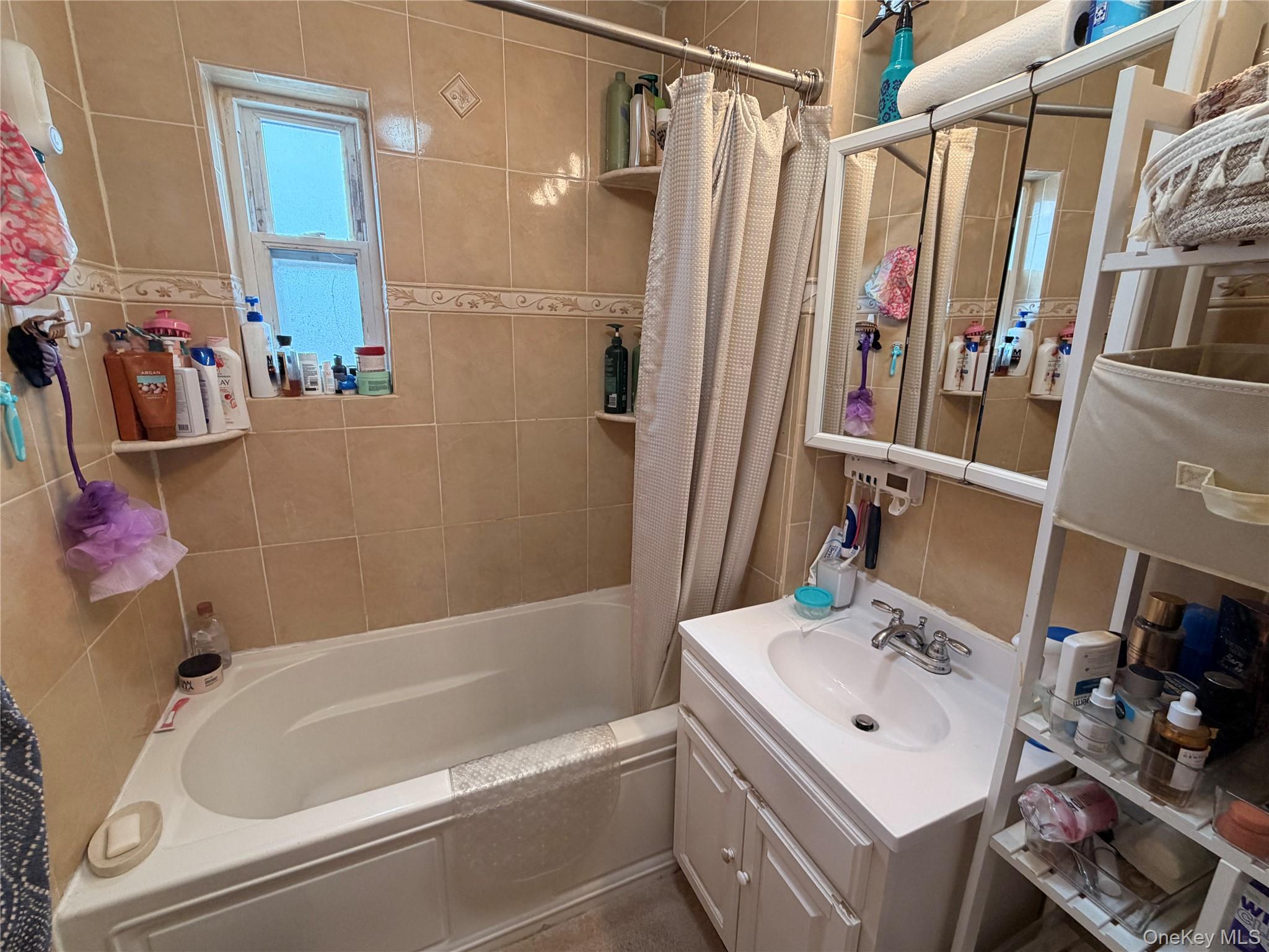 934 Balcom Avenue Property Photo 13