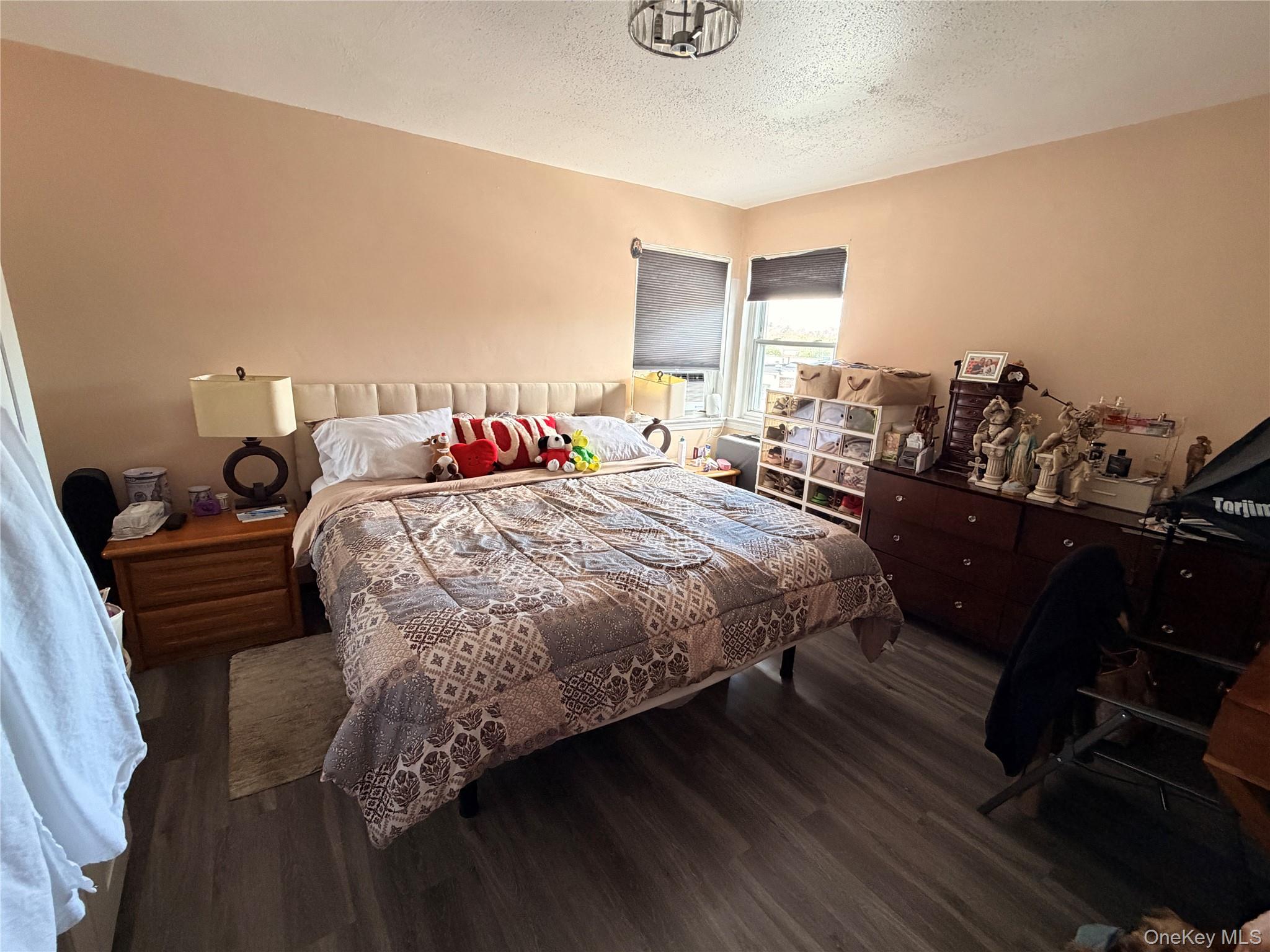 934 Balcom Avenue Property Photo 14