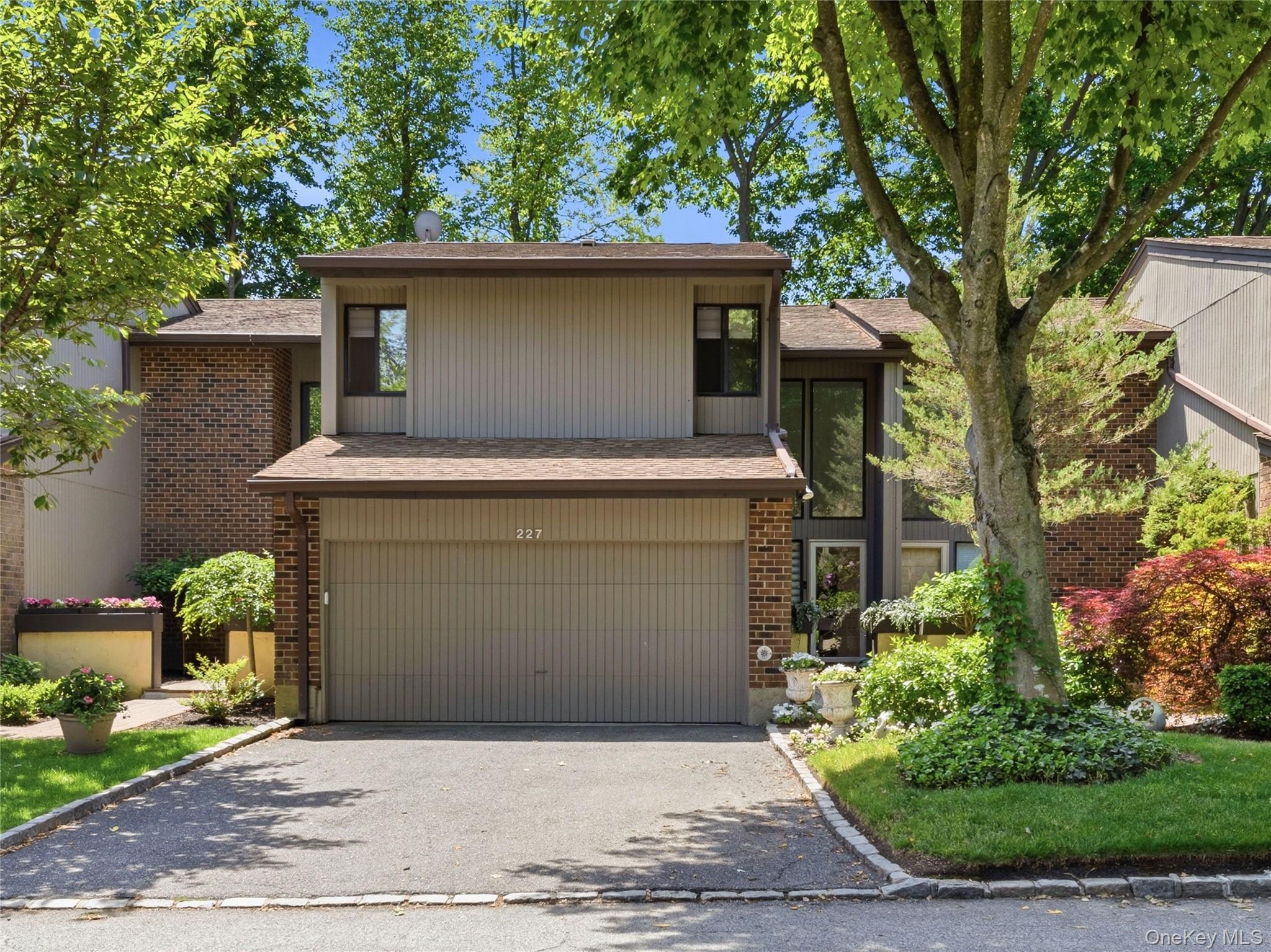227 Hamlet Drive Property Photo 1