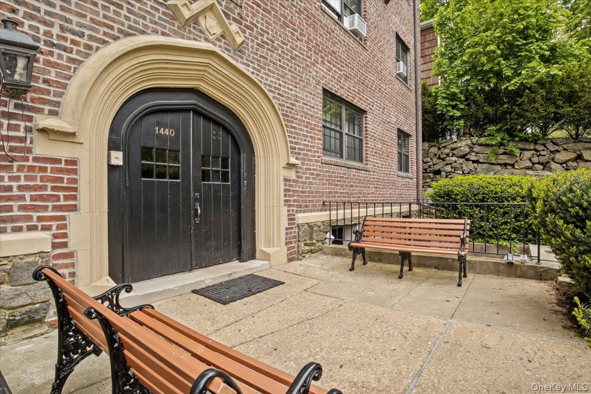1440 Boston Post Road 2i Property Photo 1