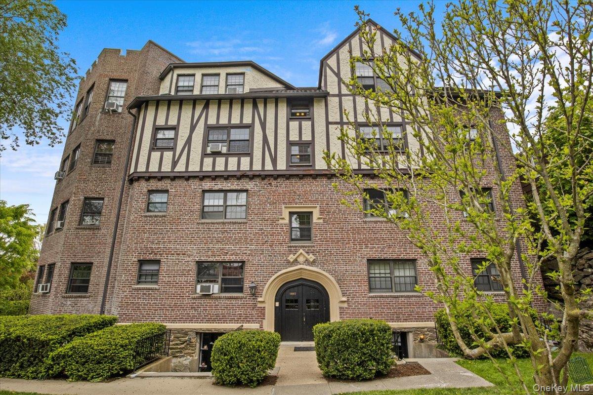 1440 Boston Post Road 2i Property Photo 2