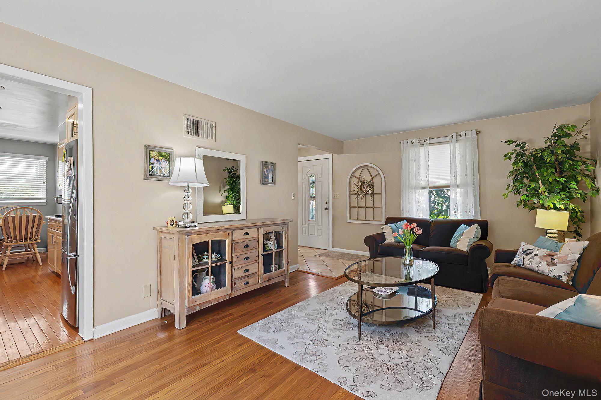 83 Whitman Road Property Photo 4