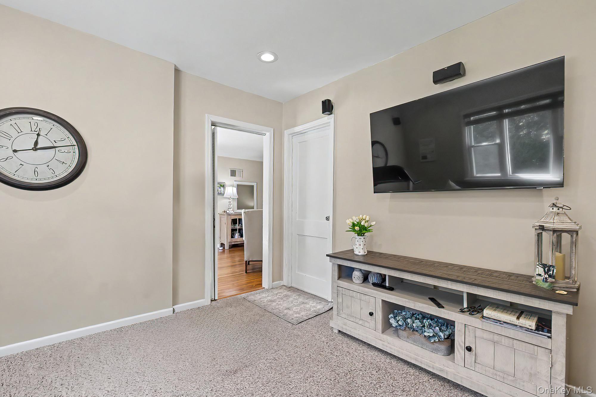 83 Whitman Road Property Photo 7