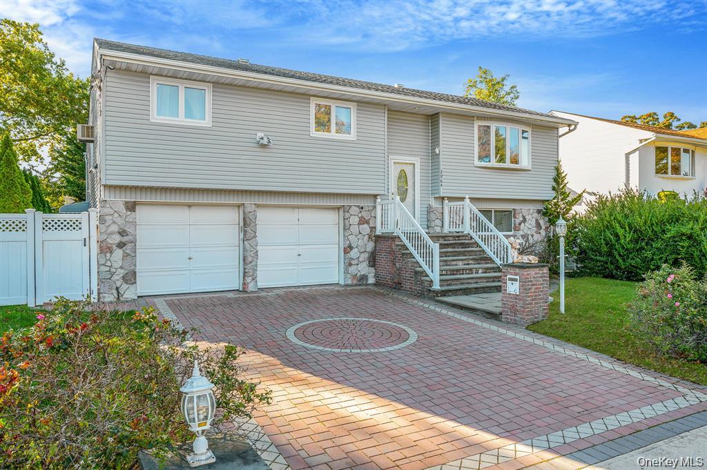 2864 Eastern Boulevard Property Photo 1