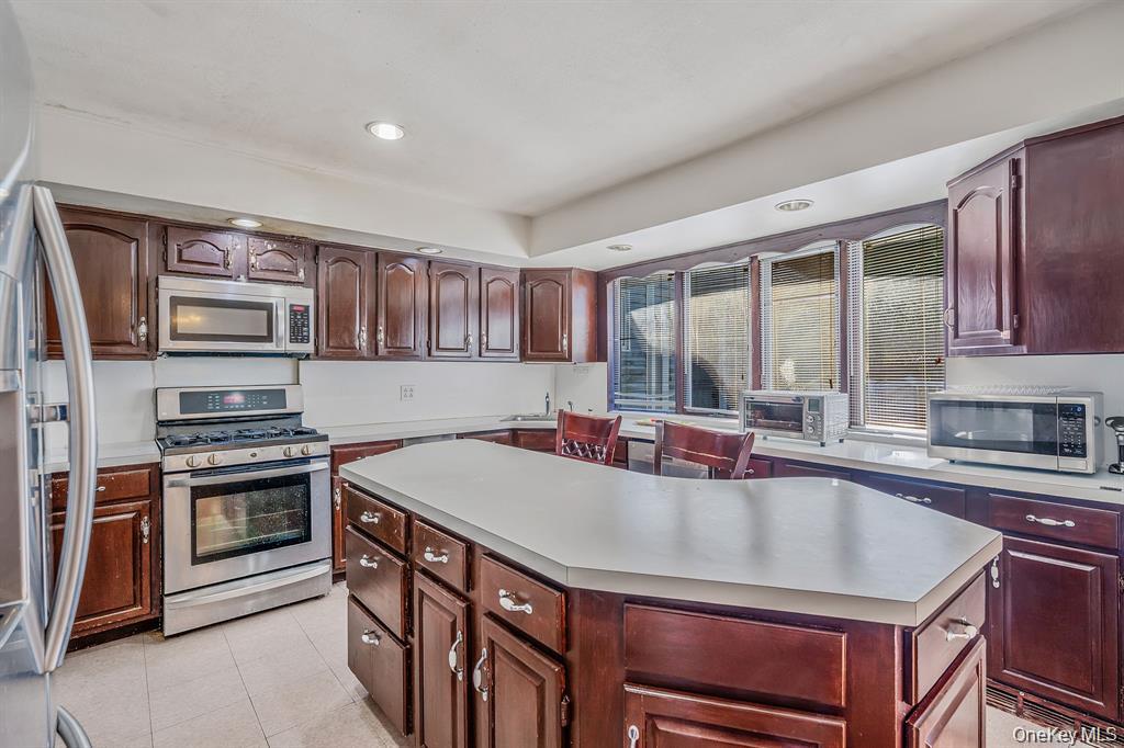 2864 Eastern Boulevard Property Photo 11