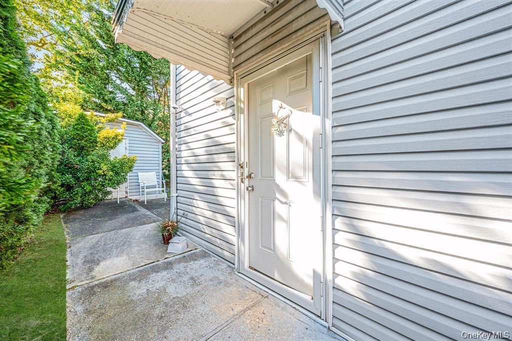 2864 Eastern Boulevard Property Photo 24