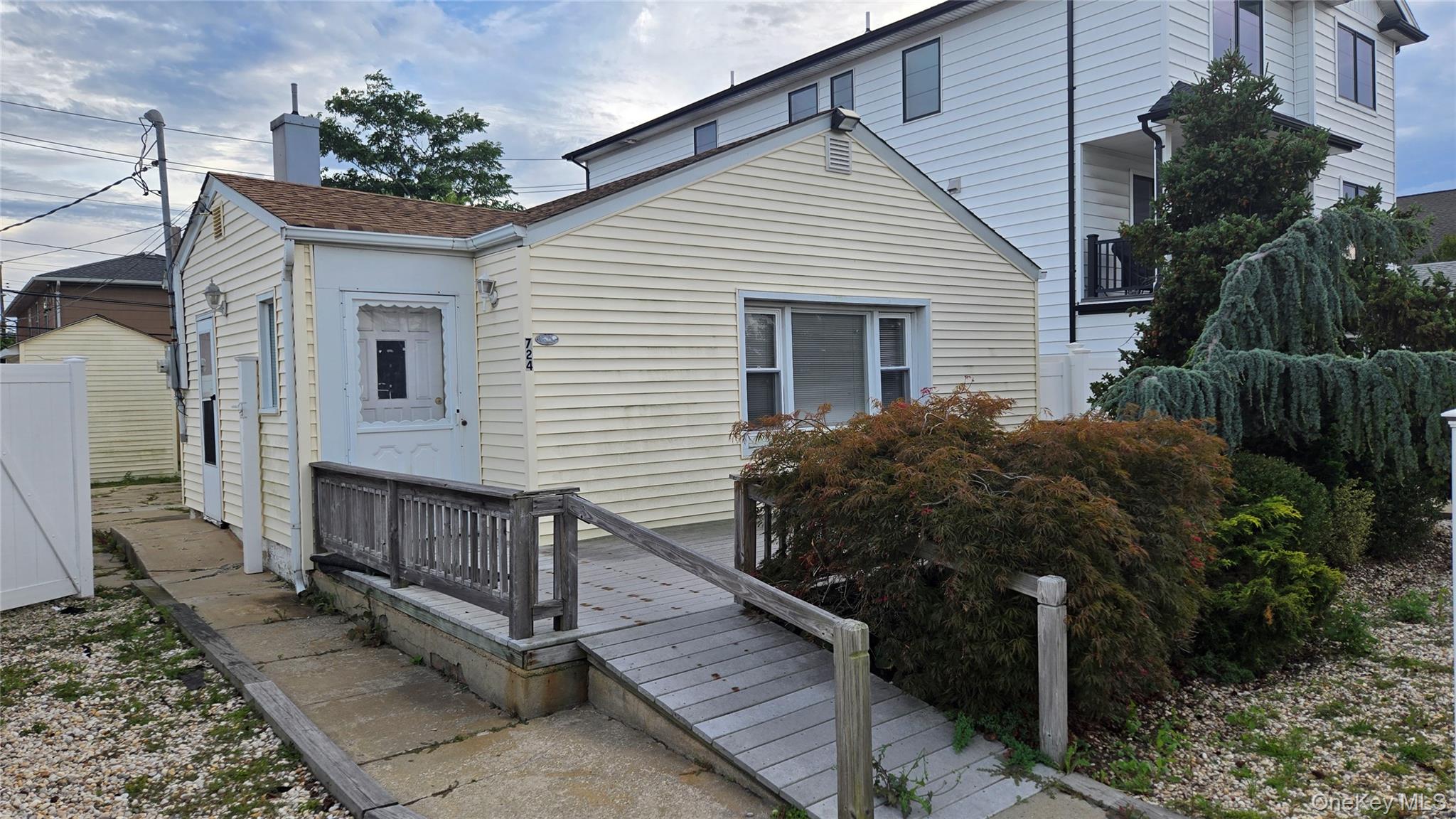 724 E Park Avenue Property Photo 1