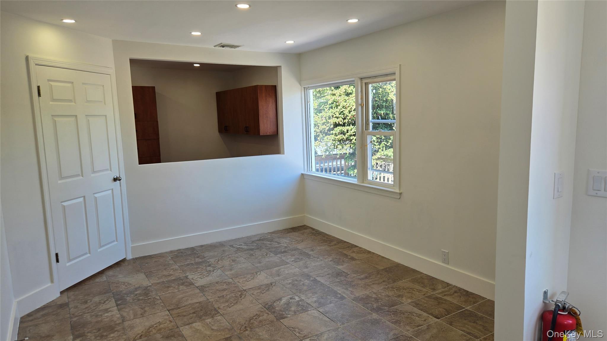724 E Park Avenue Property Photo 6