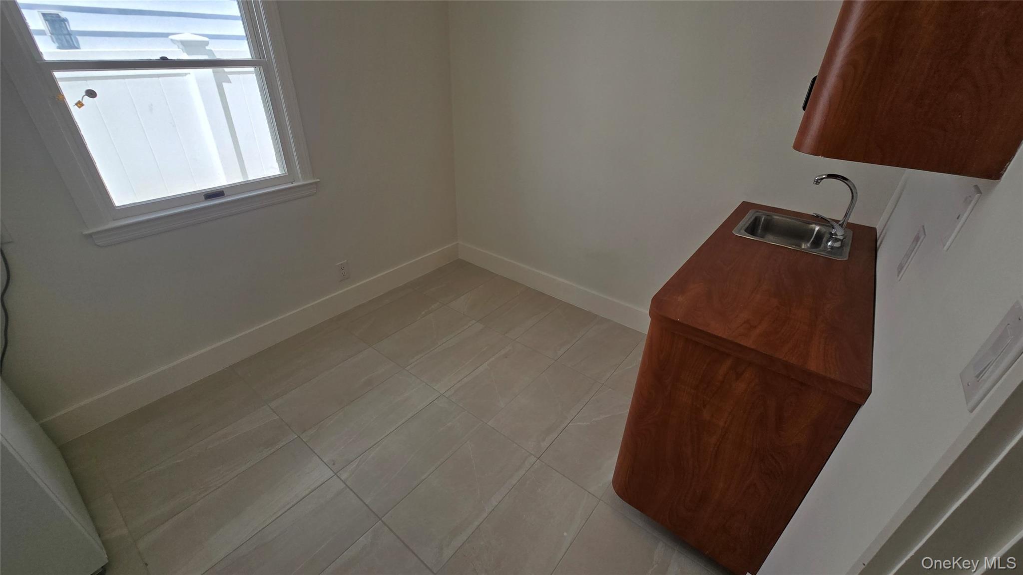 724 E Park Avenue Property Photo 10
