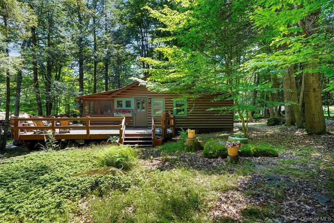 38 W Adirondack Trail Property Photo 1