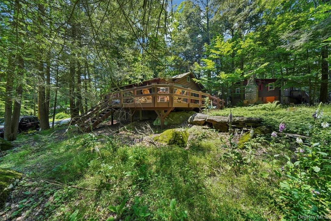 38 W Adirondack Trail Property Photo 3