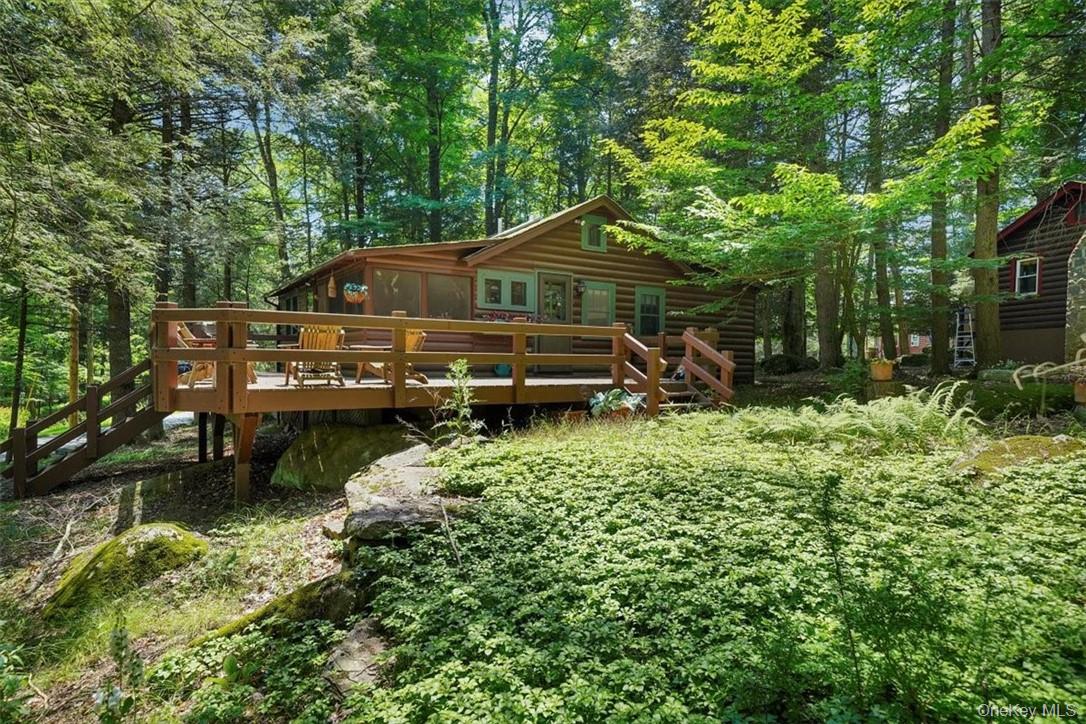 38 W Adirondack Trail Property Photo 4