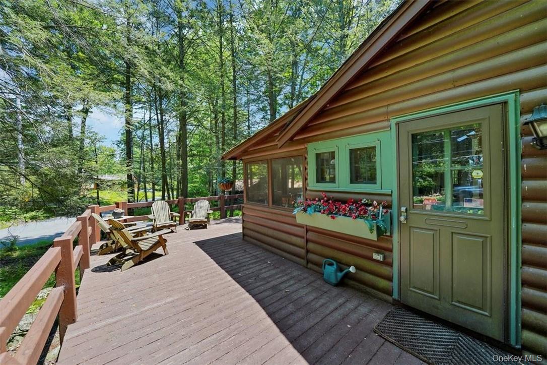 38 W Adirondack Trail Property Photo 20
