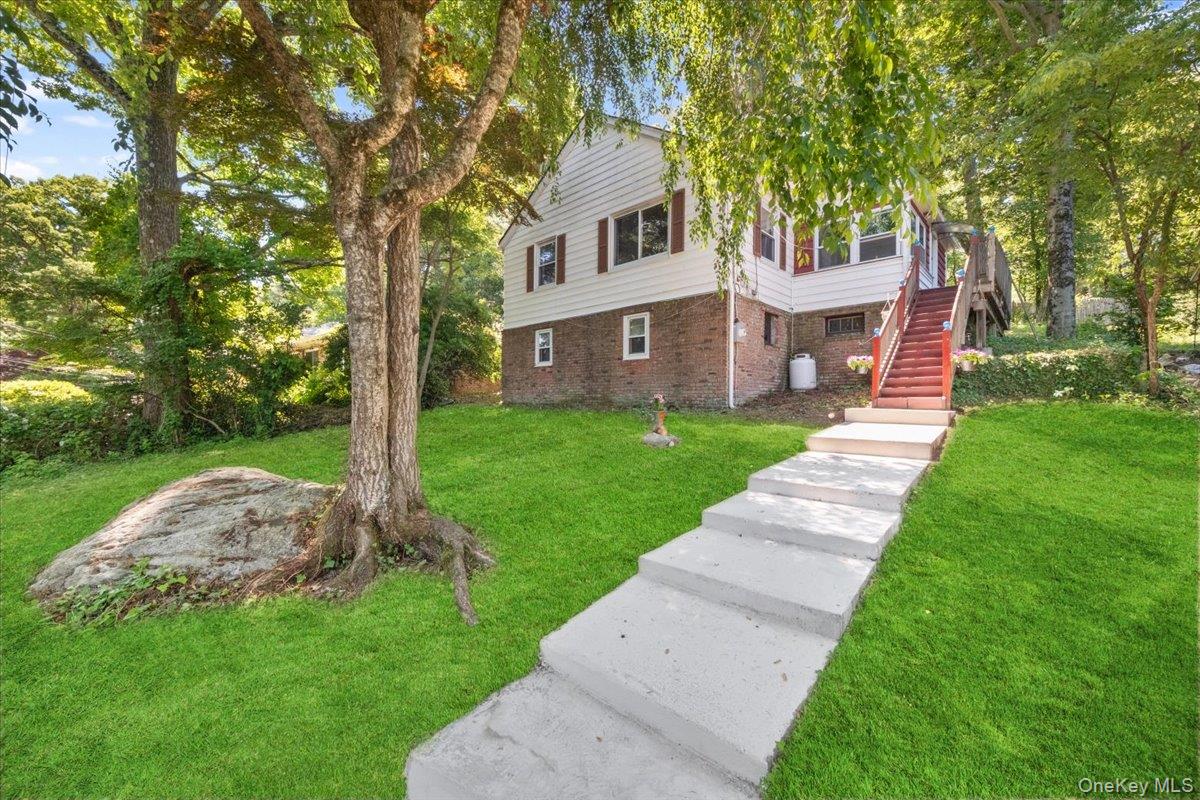 184 Lake Drive Property Photo 2