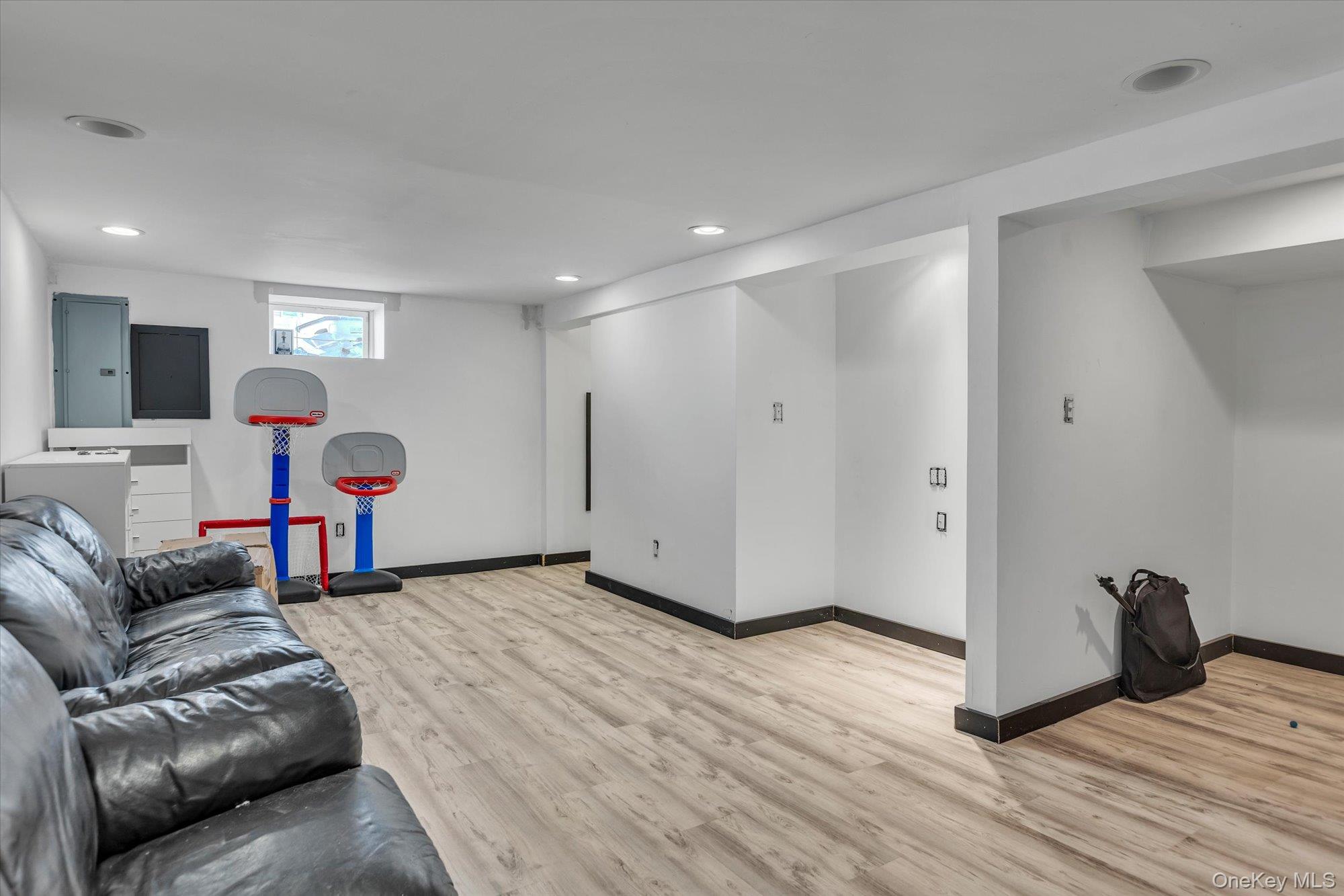 170 W 9th Street Property Photo 17
