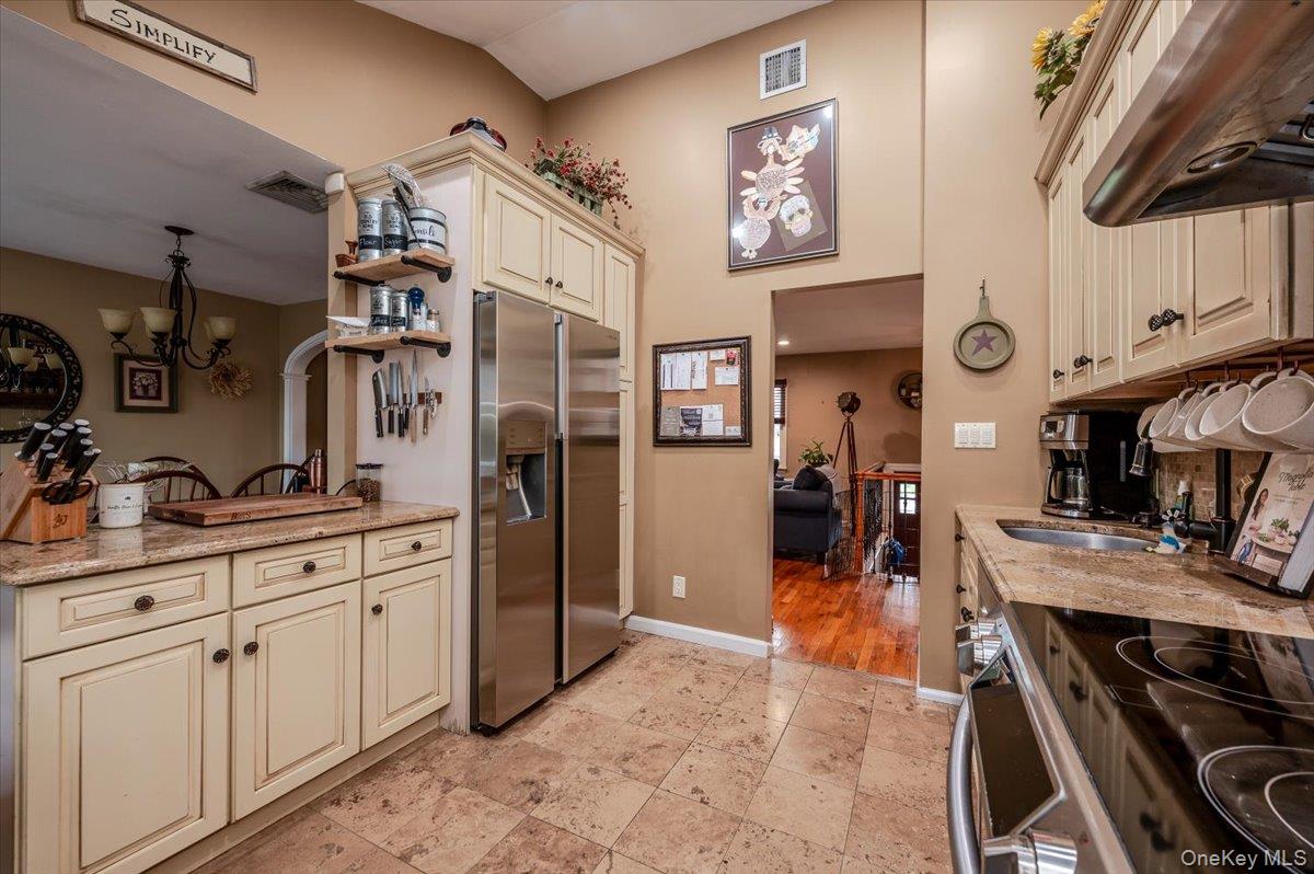 3251 Ocean Harbor Drive Property Photo 6
