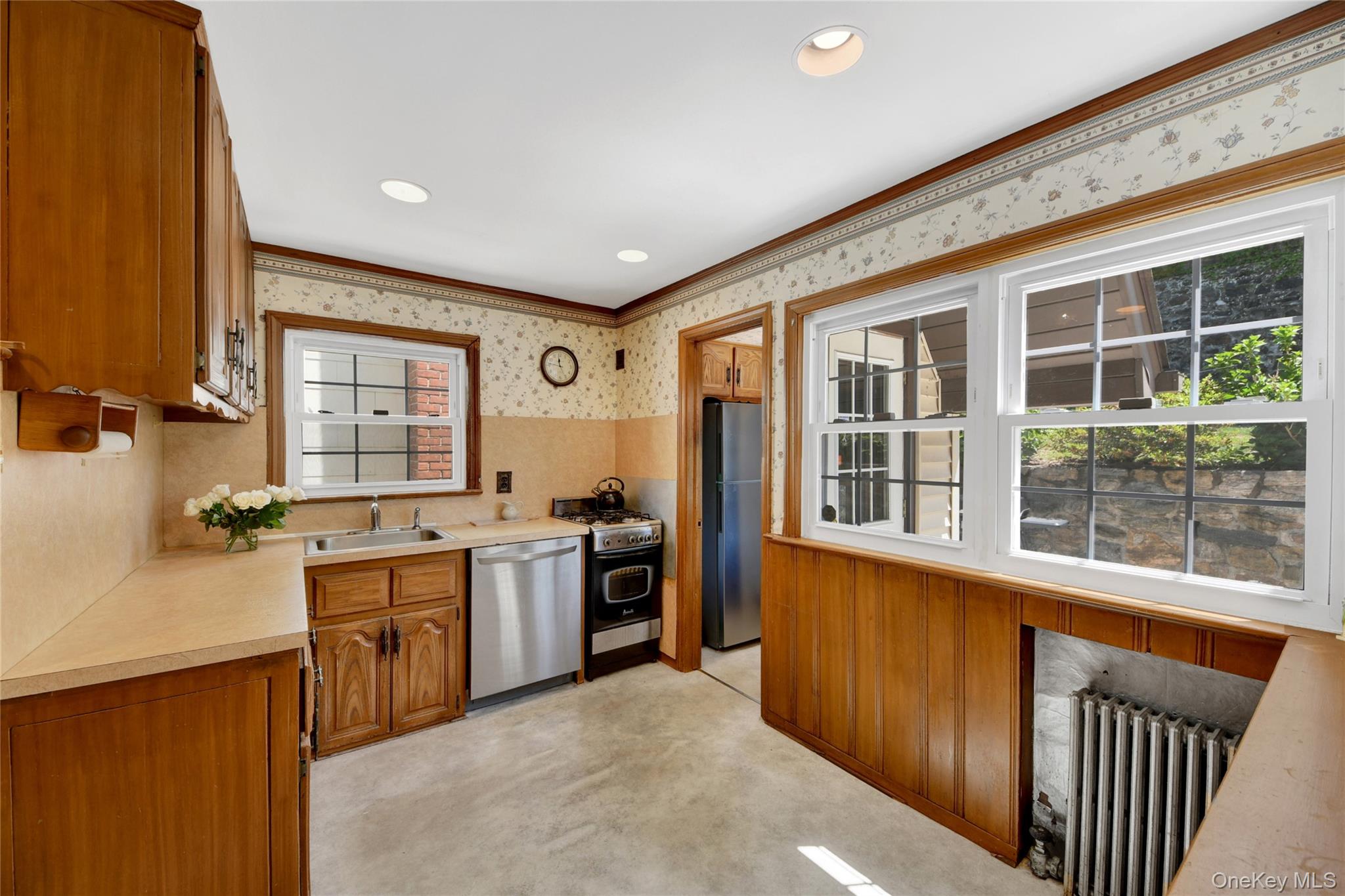 136 Midland Avenue Property Photo 15
