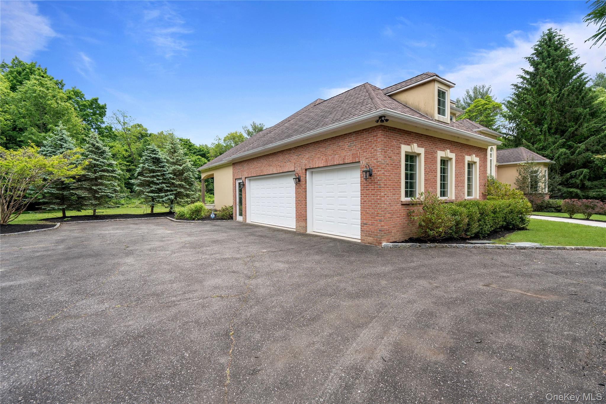 1960 Midlane Property Photo 3
