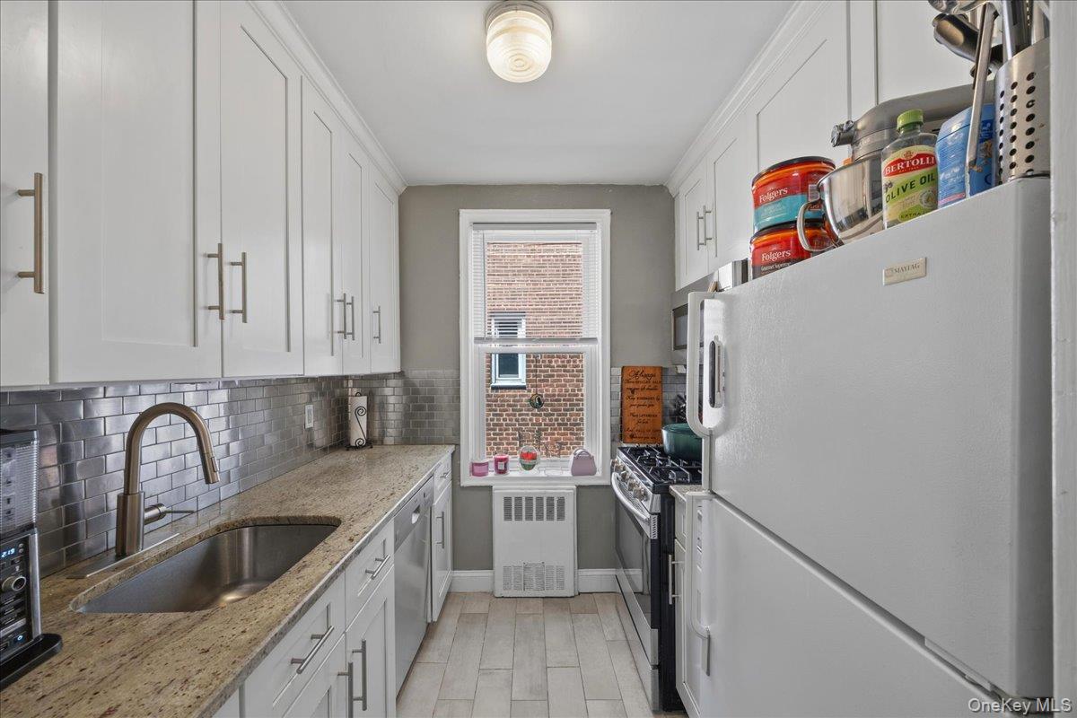 625 Gramatan Avenue 5o Property Photo 11