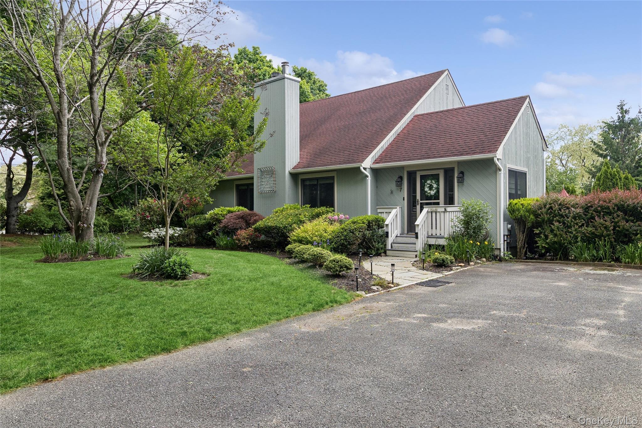 7 Eileen Circle Property Photo 2