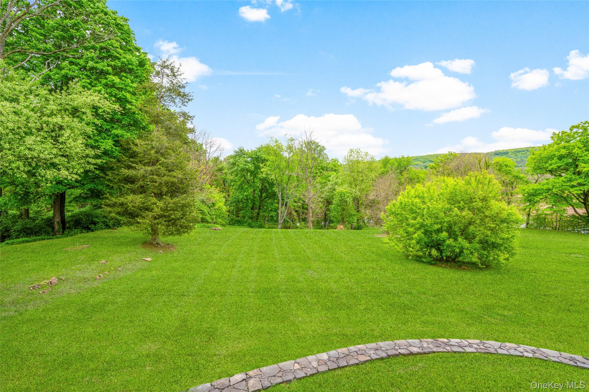 40 Burts Path Property Photo 8