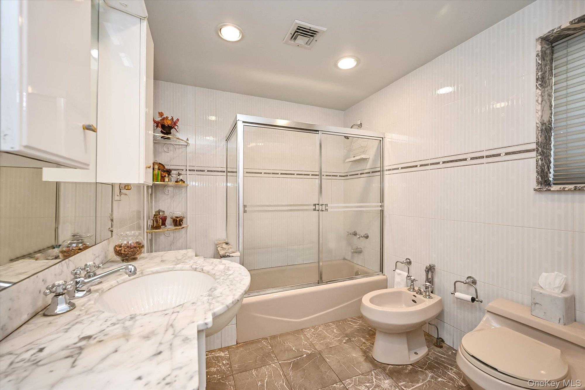 33-22 208th Street Property Photo 11