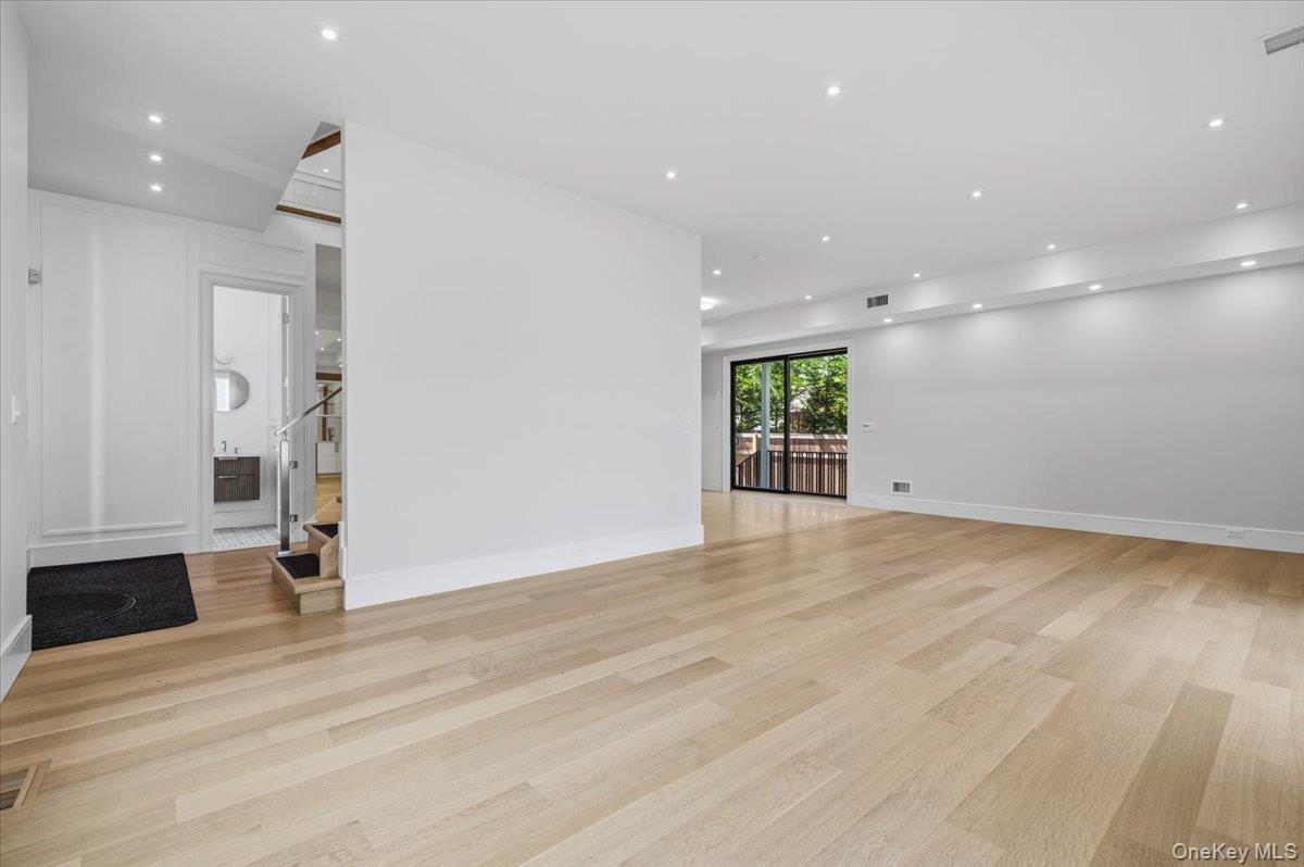 8 Sealy Drive Property Photo 8