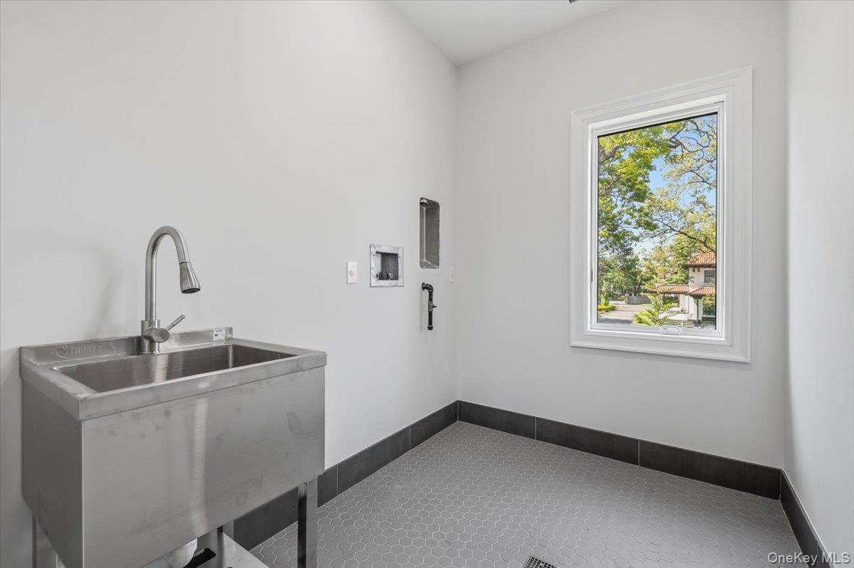8 Sealy Drive Property Photo 22