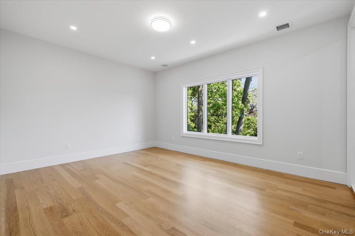 8 Sealy Drive Property Photo 23