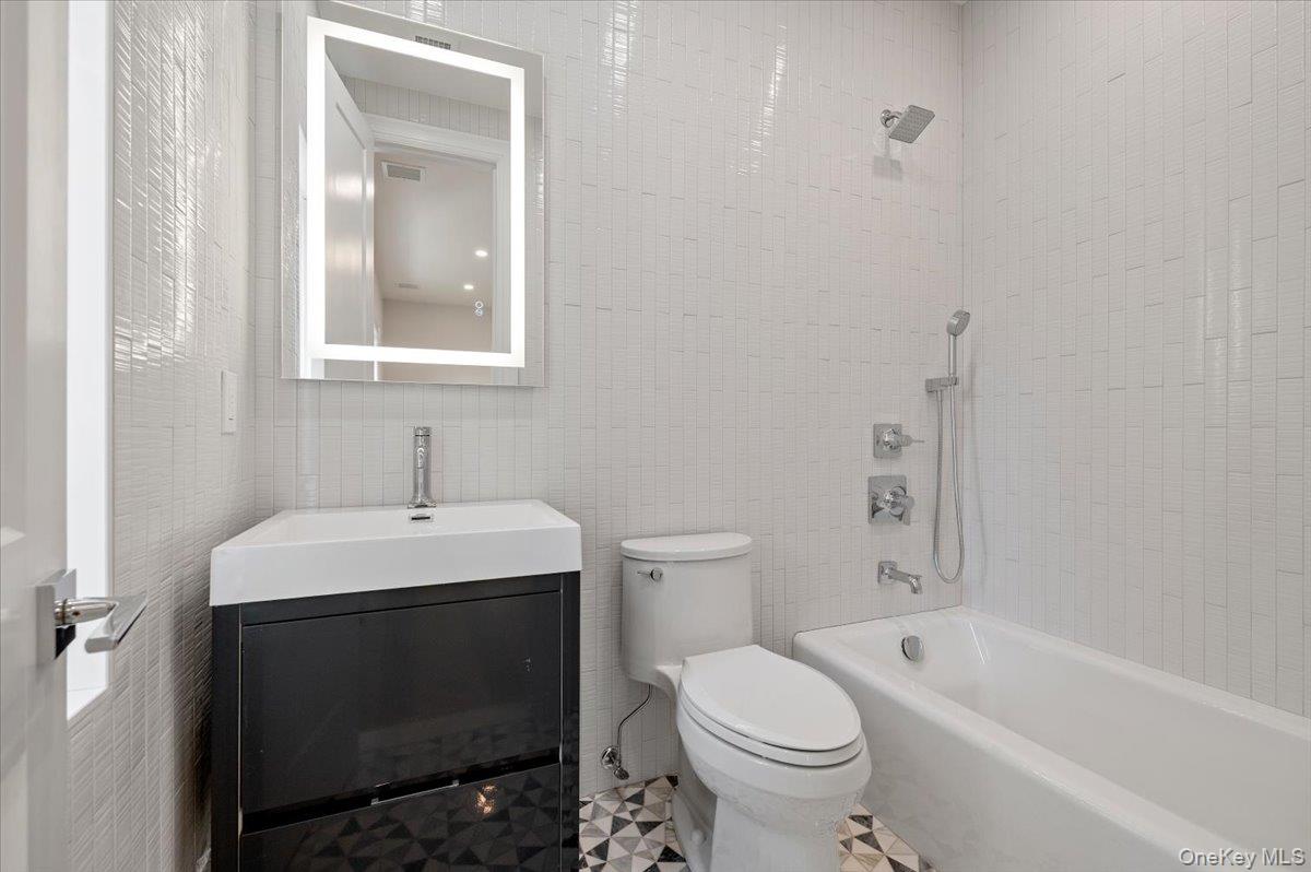 8 Sealy Drive Property Photo 24