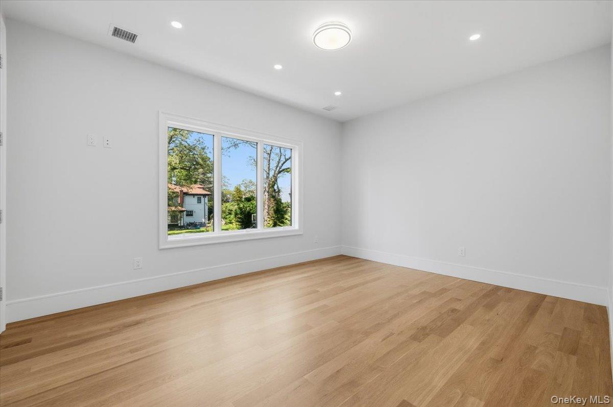 8 Sealy Drive Property Photo 25