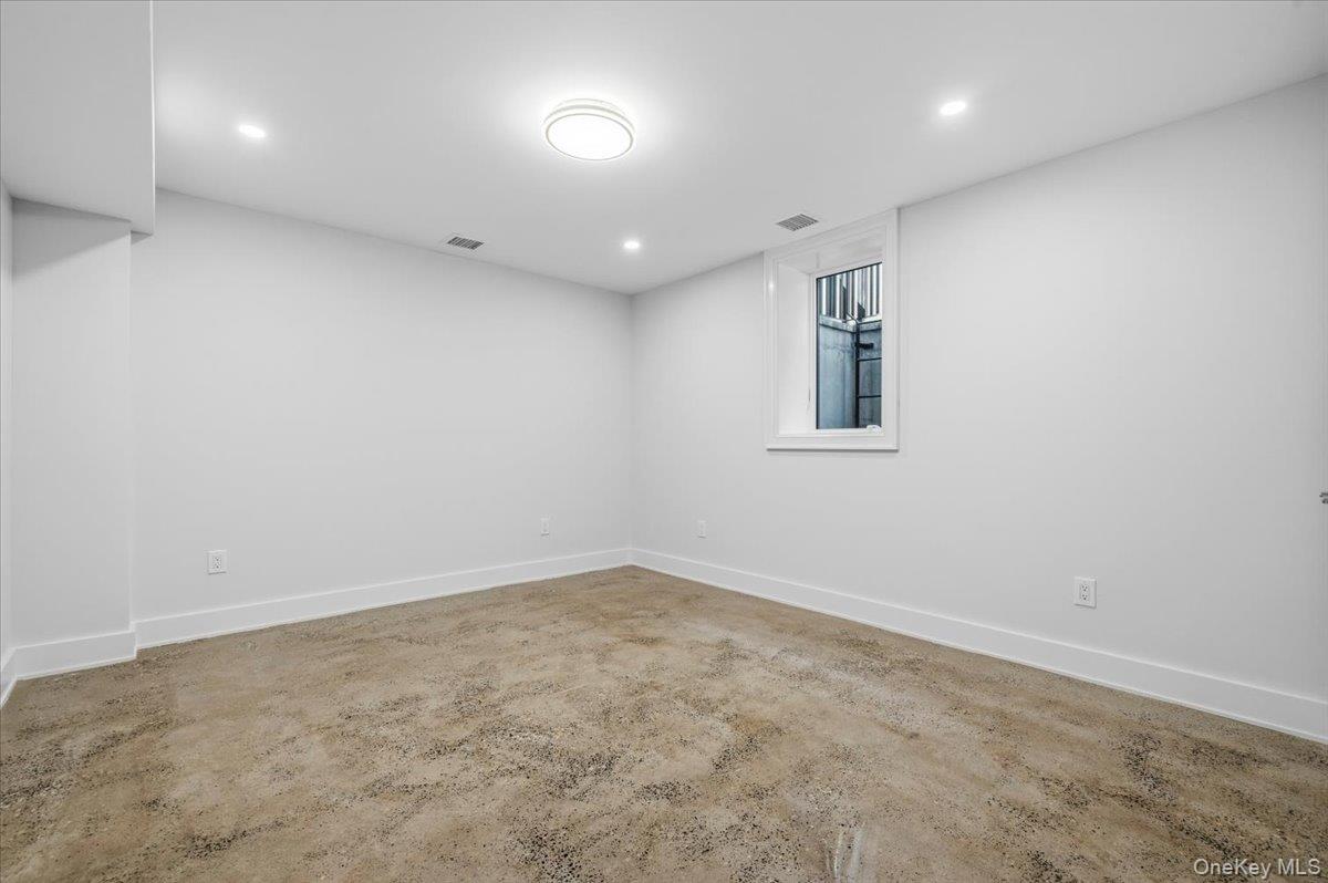 8 Sealy Drive Property Photo 32