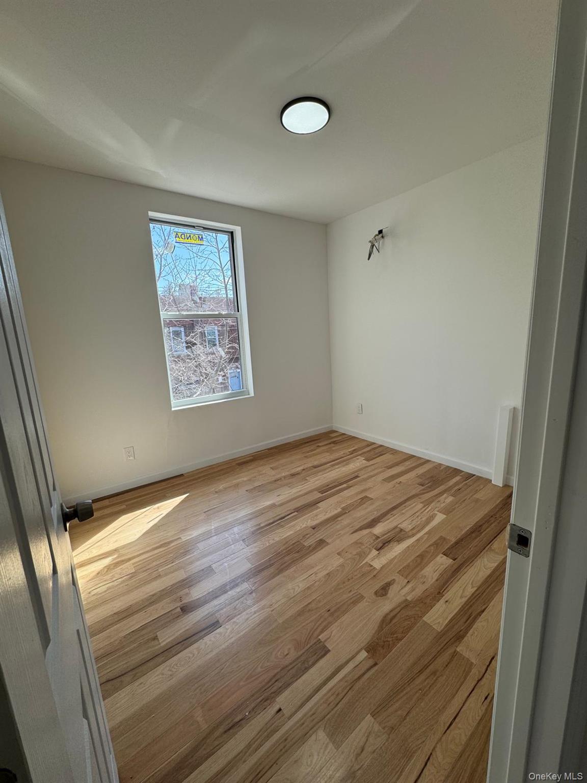 861 Castle Hill Avenue Property Photo 3