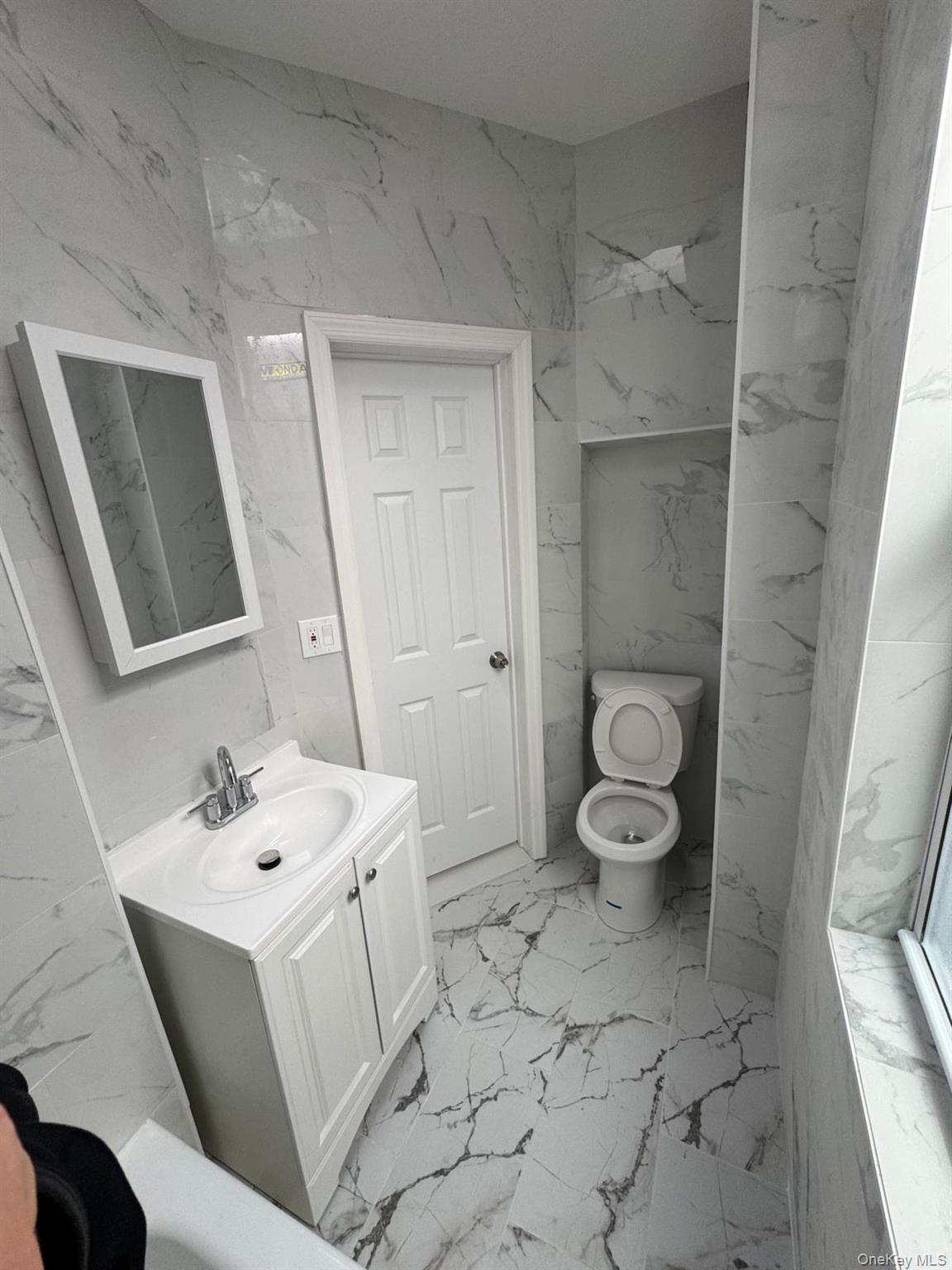 861 Castle Hill Avenue Property Photo 6