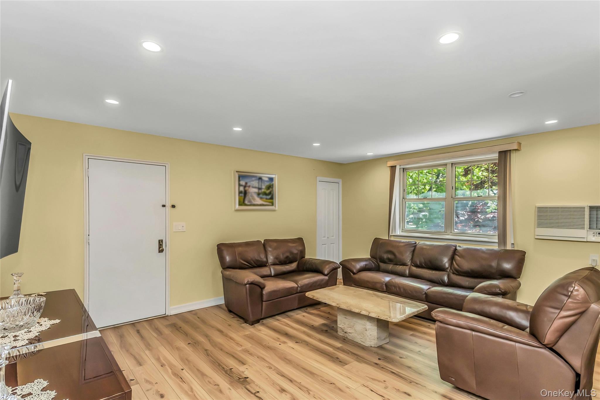 253-01 61st Avenue Upper Property Photo 2