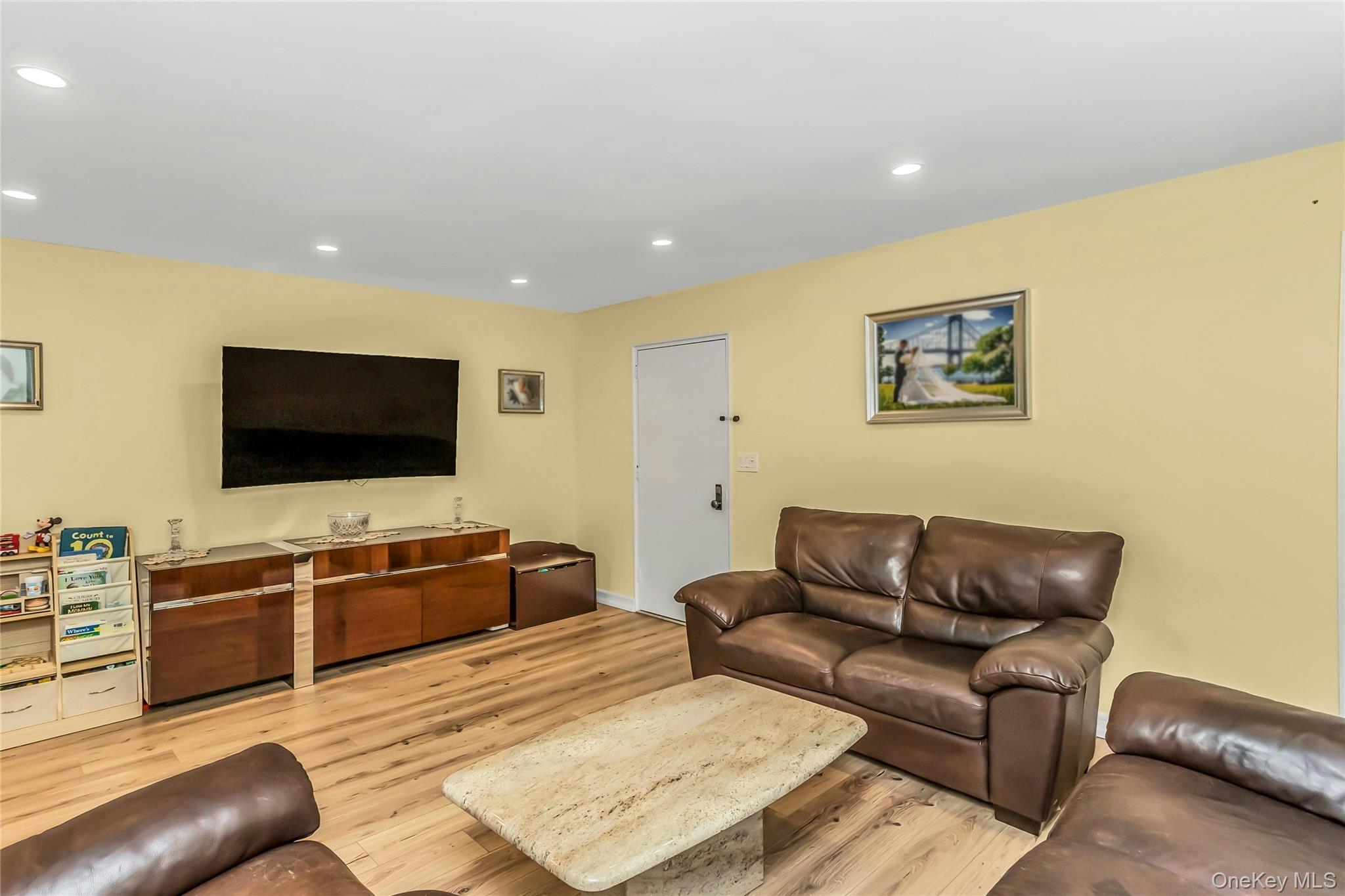 253-01 61st Avenue Upper Property Photo 3