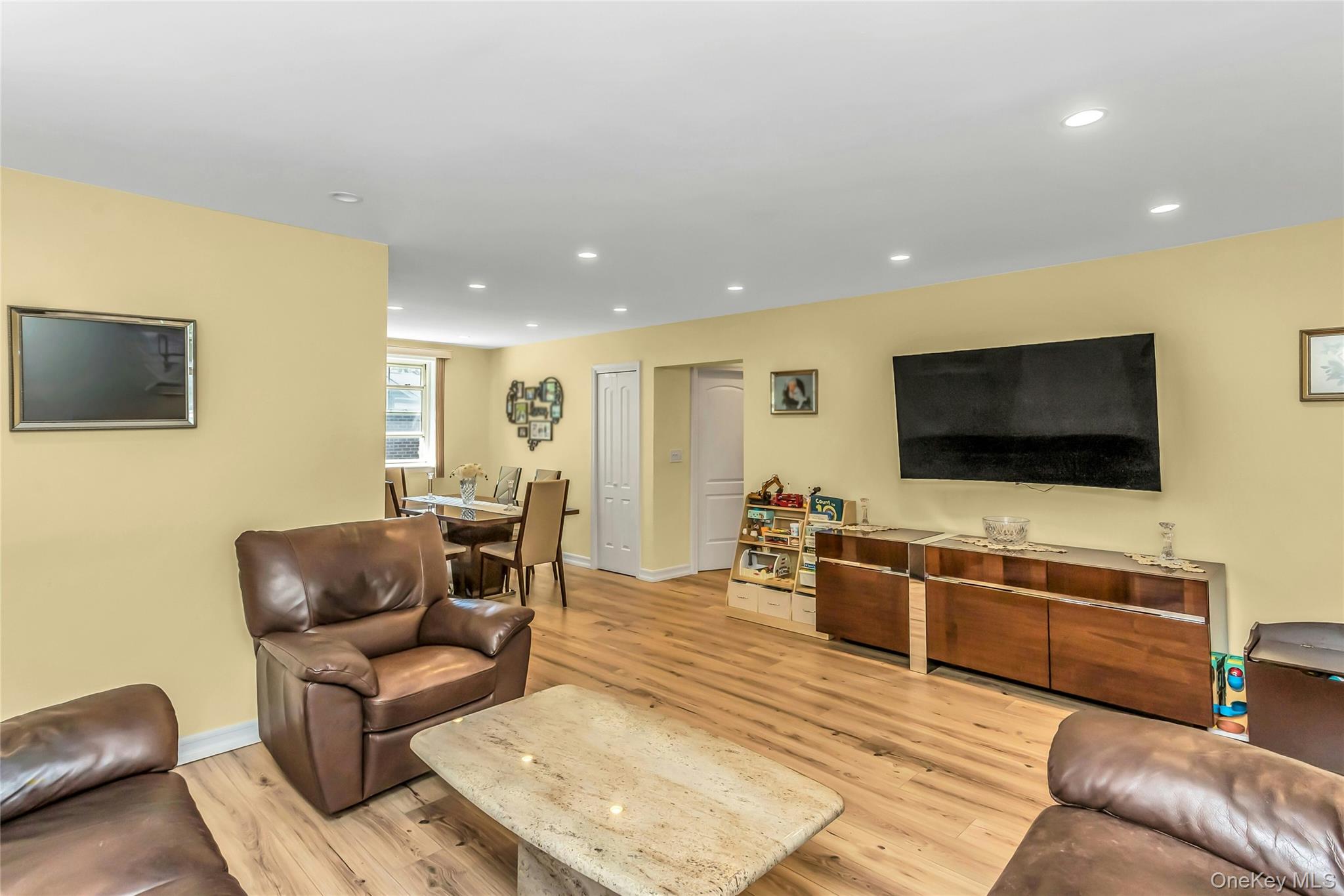 253-01 61st Avenue Upper Property Photo 4