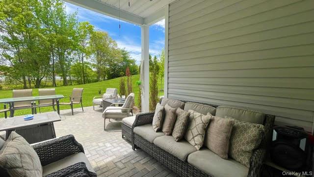 40 Greentree Court Property Photo 25