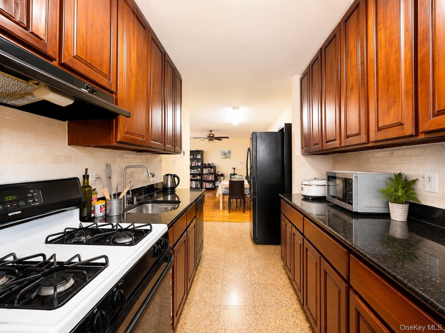 60-11 Broadway 5t Property Photo 8