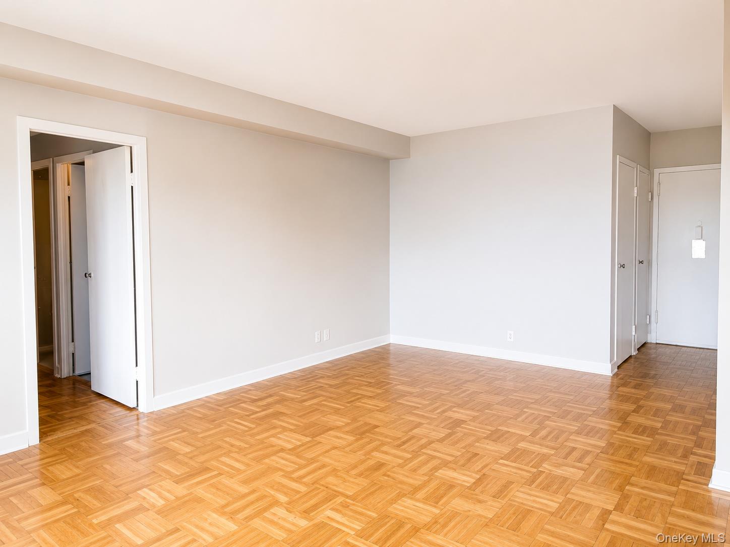 4 Fordham Hill Oval 14g Property Photo 2
