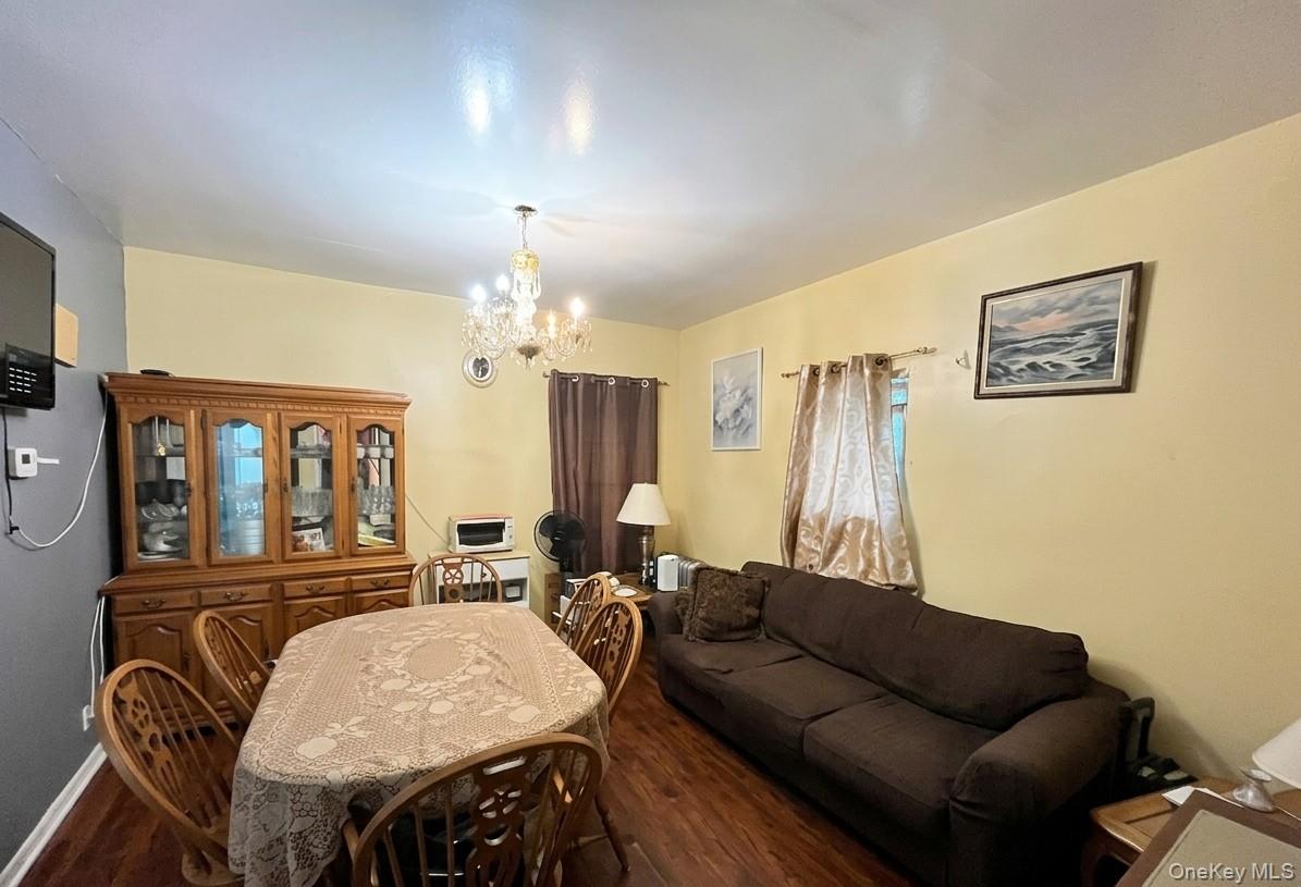 1542 Saint Lawrence Avenue Property Photo 7