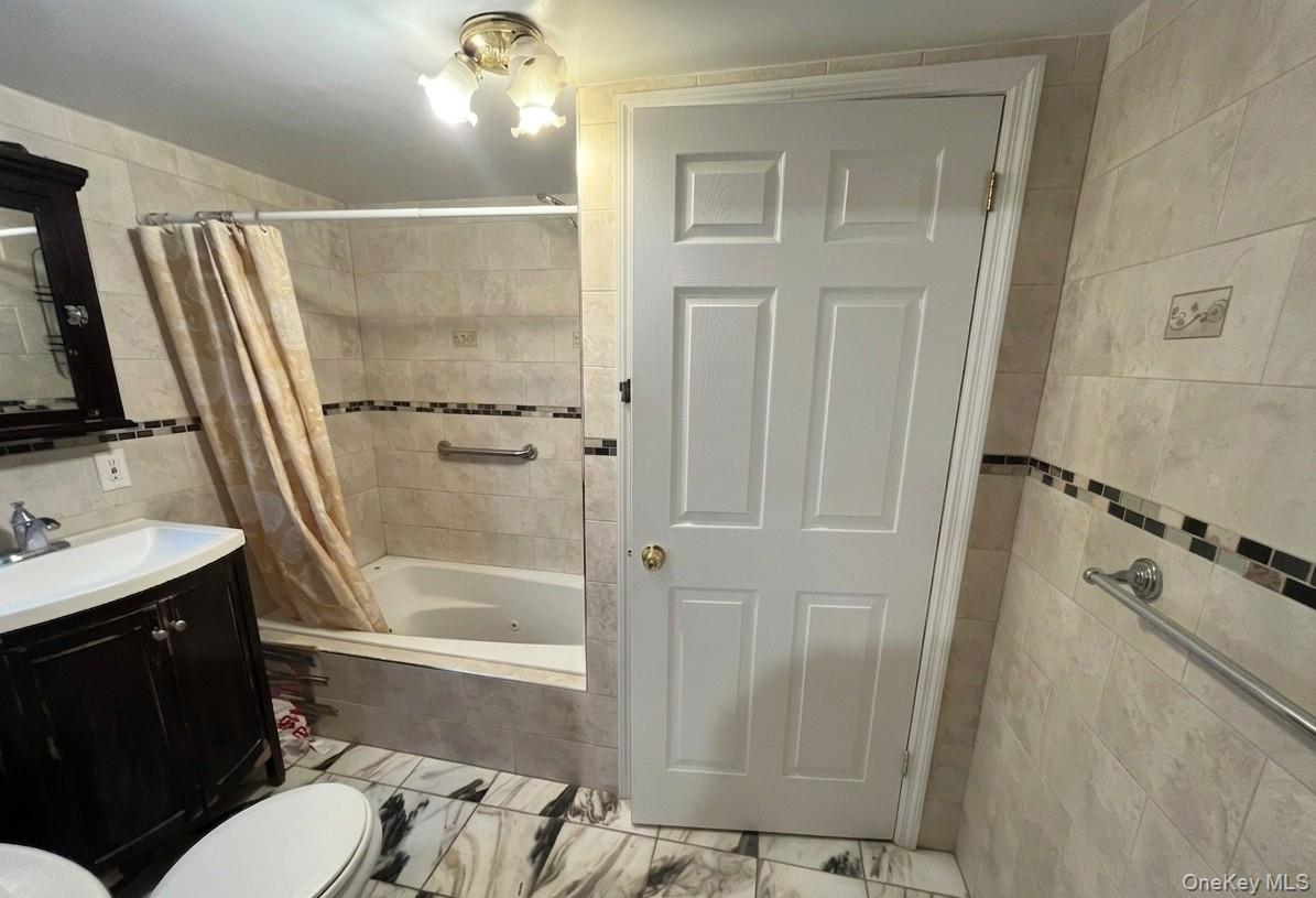 1542 Saint Lawrence Avenue Property Photo 8