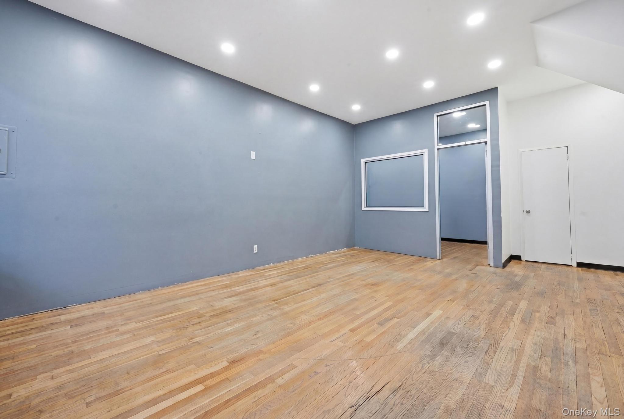 139-27 Queens Blvd Property Photo 3