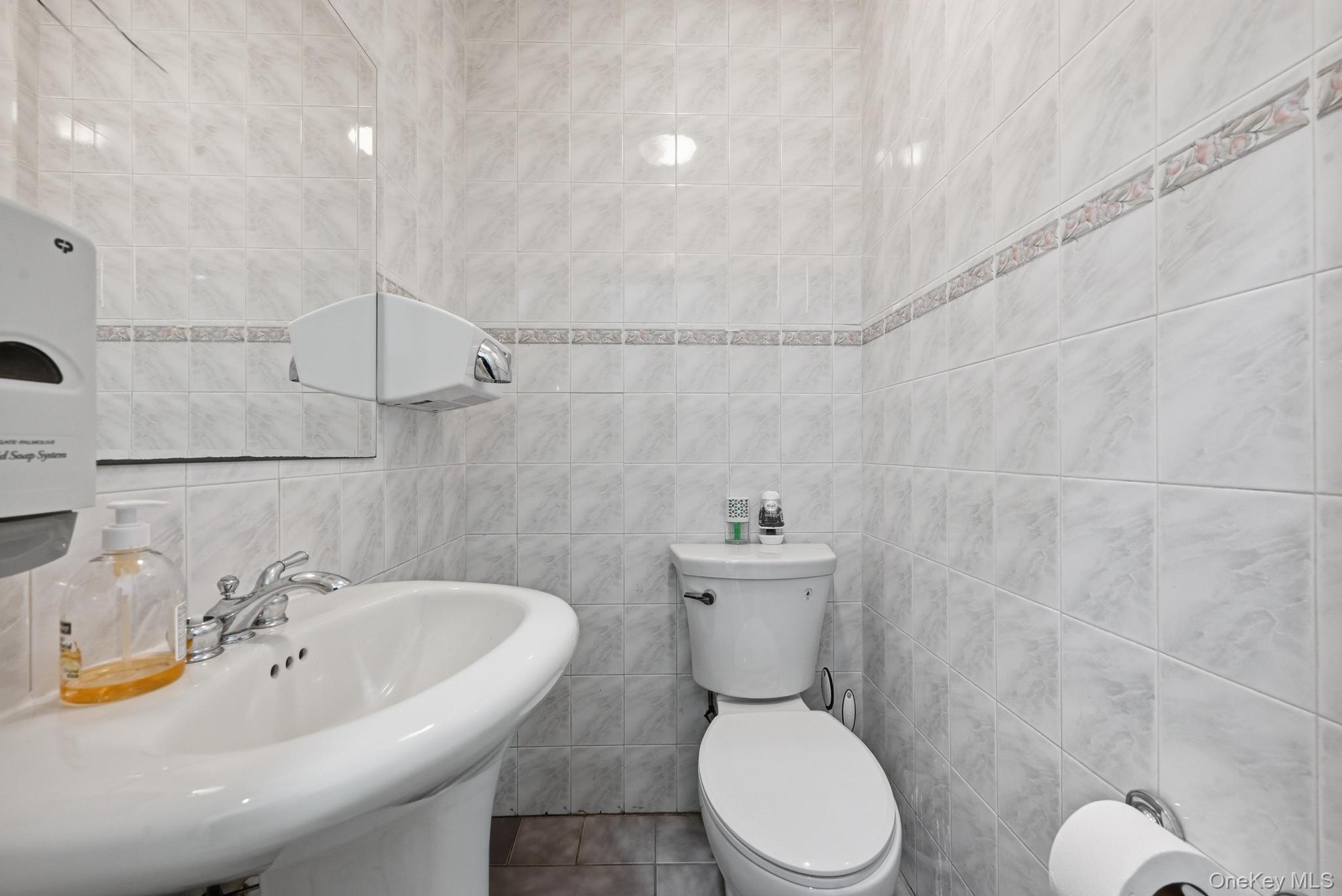 139-27 Queens Blvd Property Photo 8