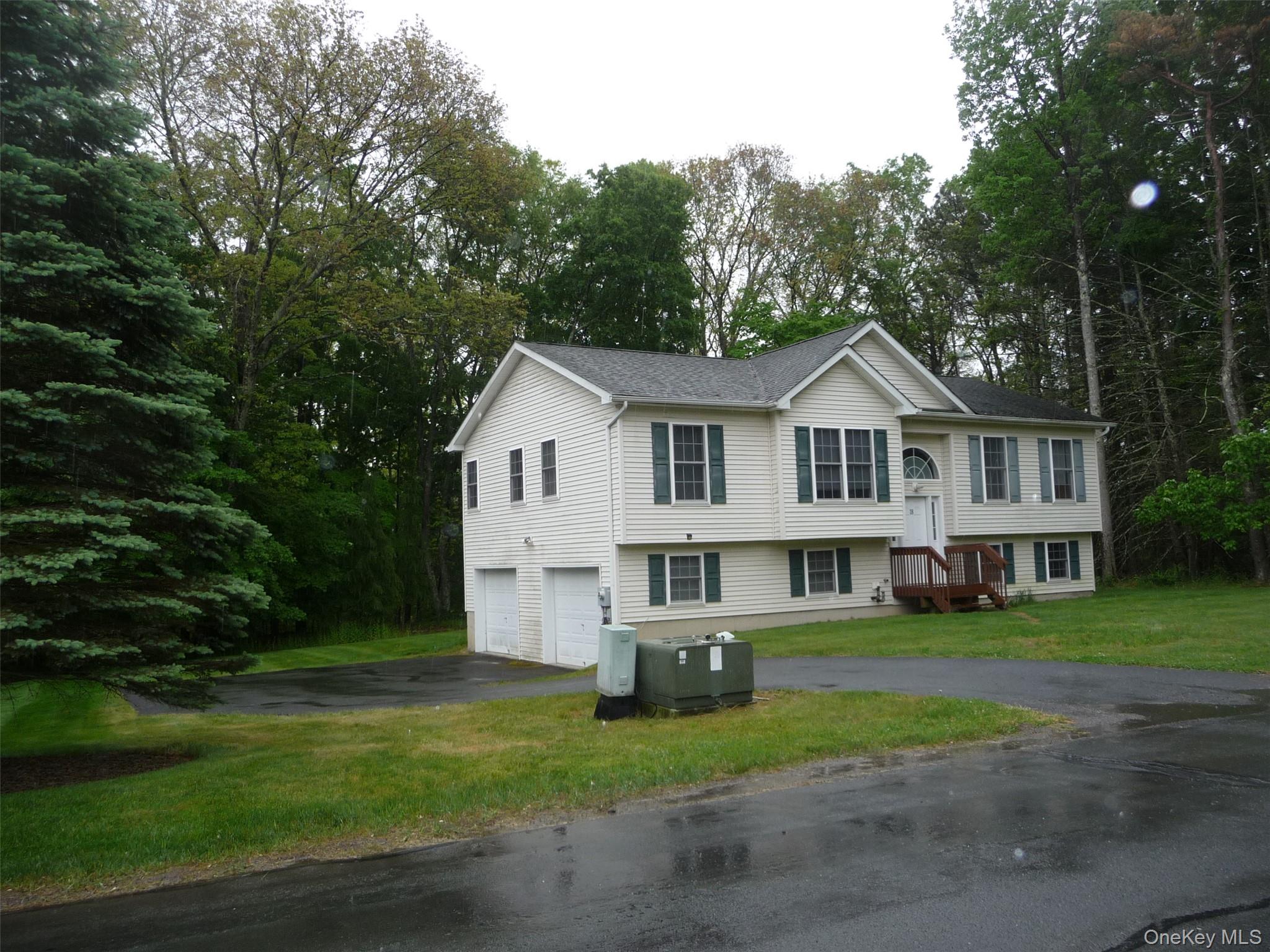 18 Penny Lane Property Photo 3
