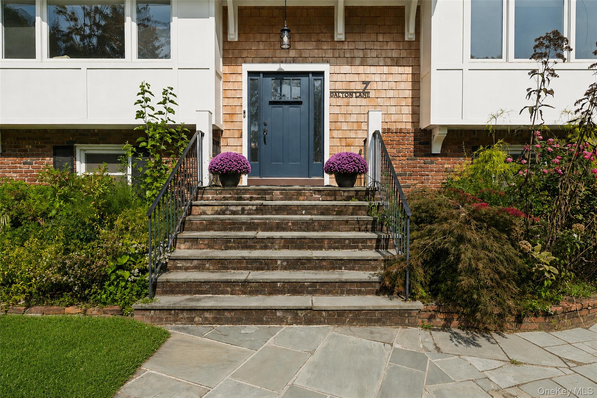 7 Dalton Lane Property Photo 2