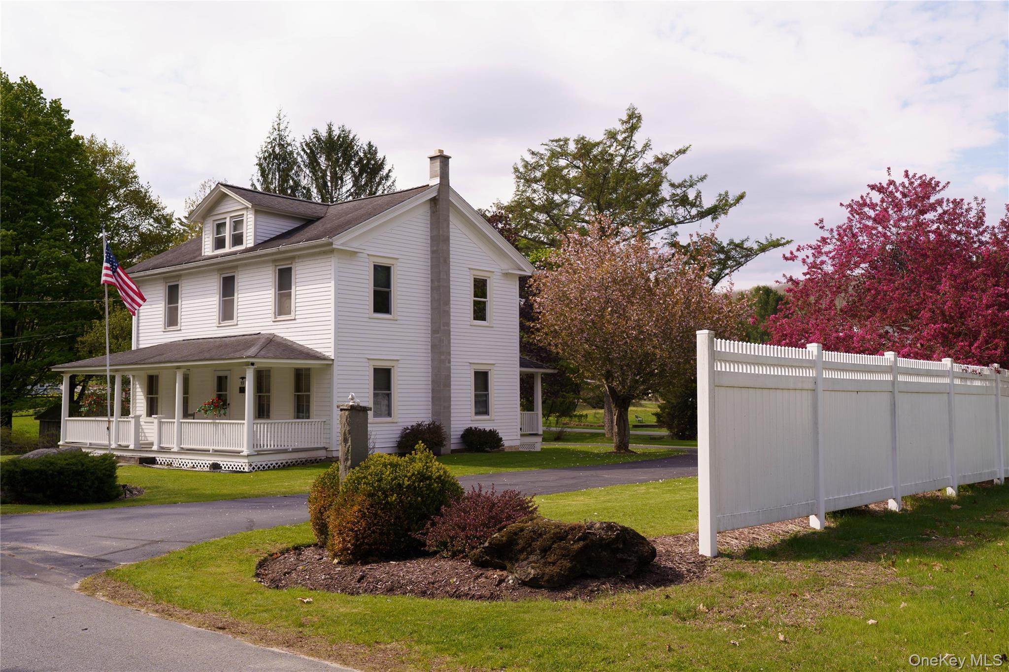 59 2nd Avenue Property Photo 3