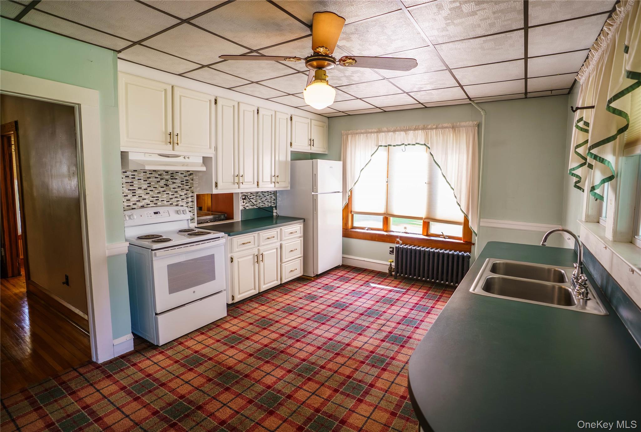 59 2nd Avenue Property Photo 13