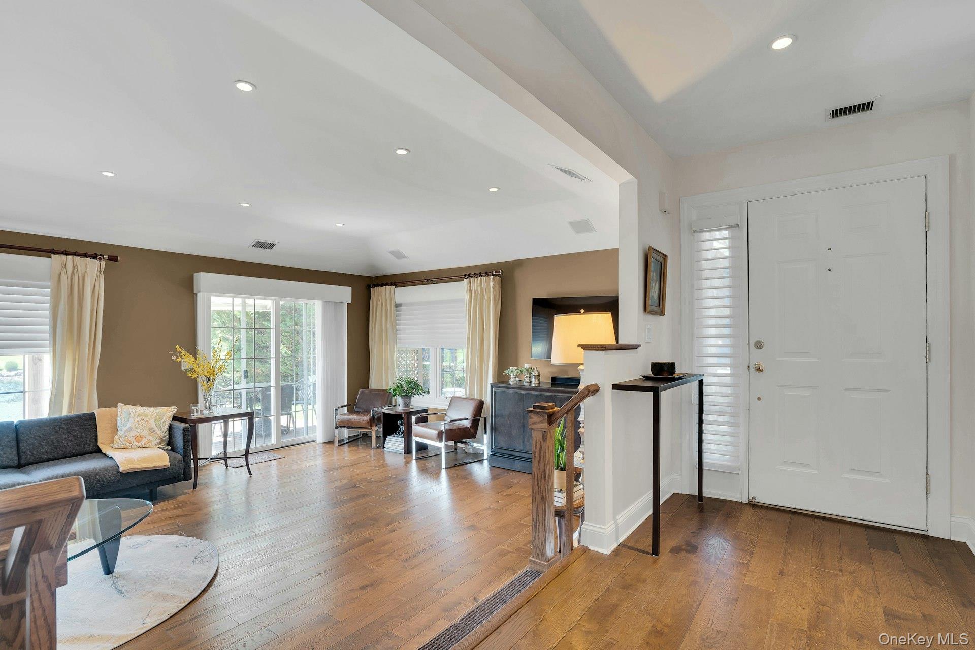 30 Lakebridge Drive Property Photo 12
