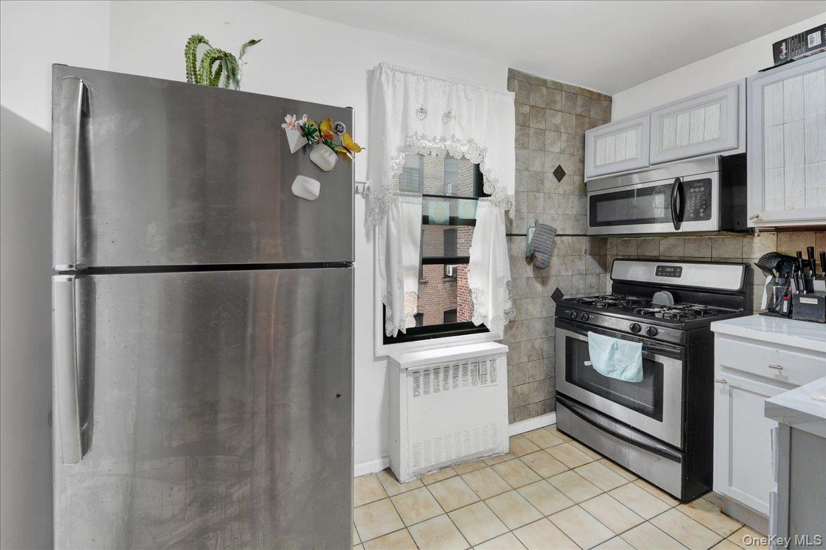 2835 Webb Avenue 4b Property Photo 7